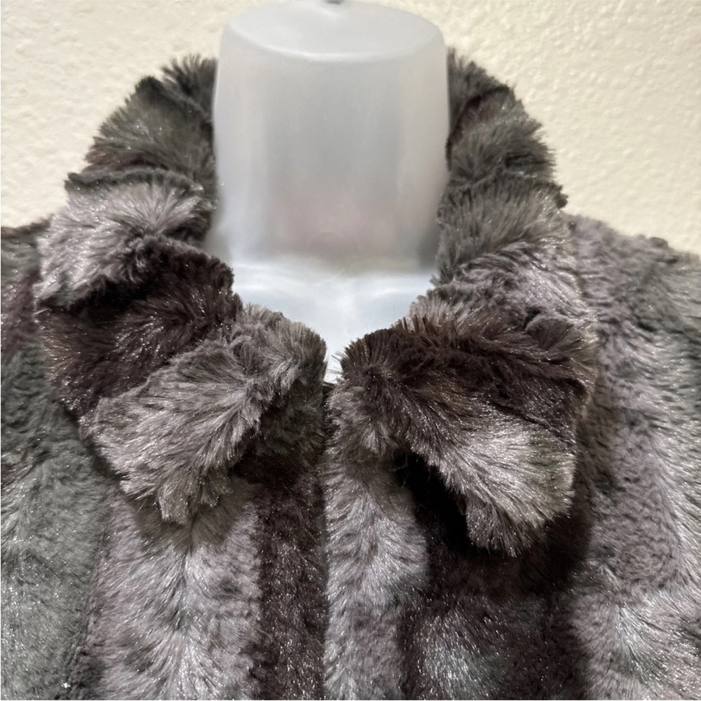 Rare Find! Betsey Johnson Women's Faux Fur Jacket Black/Gray Medium NWT - Picture 5 of 12